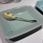 ル・マノアール・ダスティン - 定番のミニャルディーズ　ホワイトチョコレートのムース