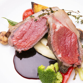 蝦夷鹿のローストや牛ハラミのステーキ！大人気のお肉料理に舌鼓