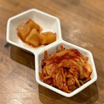 炭火焼肉ホルモンさわいし - キムチ・カクテキ