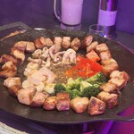 ネオン空間 韓国料理 チーズ 食べ放題 ソルチカ 梅田店 - 