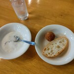 チュチュルリエ クラブ リ アルレッキーニ - 自家製ヨーグルトとコロッケ、バケット