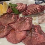 和牛一頭買い 焼肉ホルモン黒野 - 