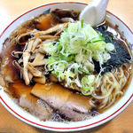 青島食堂 - 青島チャーシュー麺大盛・メンマ ５０円増し・薬味刻みねぎ ５０円増し