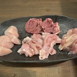 鳥焼酒場ゆかり - 鶏焼肉並盛（むね、こころ、せせり、もも）