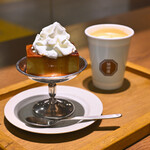 猿田彦珈琲 - 料理写真:手作りプリン@税込550円、カフェラテ(濃口)@税込550円 │ 計1,100円→1,045円(会員クーポン5%OFF利用)