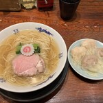中華蕎麦にし乃 - 中華そば＋肉ワンタン2個＋海老ワンタン2個　1400円