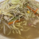 博多龍龍軒 博多駅前本店 - 確かに特大！スープ熱々で最高！