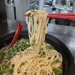 麺屋小鉄 - 麺リフト　ねぎが絡んだ麺が旨い！　2025/8/2