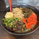 麺屋小鉄 - 博多豚骨ラーメン(ねぎのせ)/セルフサービスコーナーより頂いたトッピングを全部のせて… 2025/8/2