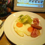 デニーズ - サニーサイドアップモーニング トースト ドリンクバー付 ＆ チョコプリンパルフェ～選べるソース ＆ 海老とハーブ鶏のスープごはん