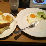 デニーズ - サニーサイドアップモーニング トースト ドリンクバー付 ＆ チョコプリンパルフェ～選べるソース ＆ 海老とハーブ鶏のスープごはん