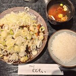 黒豚屋 らむちぃ - ご飯に赤だし、最高だ
