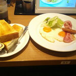 デニーズ - サニーサイドアップモーニング トースト ドリンクバー付 ＆ チョコプリンパルフェ～選べるソース ＆ 海老とハーブ鶏のスープごはん