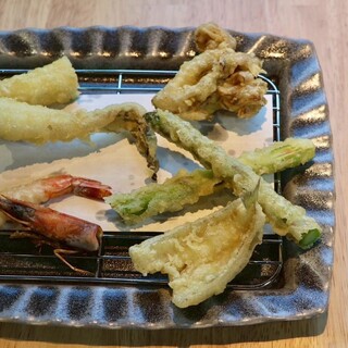 リーズナブルに味わえる揚げたての天ぷら◎季節の食材も楽しめる