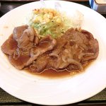 ビストロjeujeu - 生姜焼きランチ 880円 の鉄板焼き立て生姜焼き