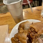 老酒舗 - ちろりで提供される飲み放題の紹興酒