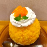 京氷菓 つらら - 中にも、みかん、マスカルクリーム、ミルクシロップが入っており、みかんの味を堪能でき、最後は、みかんシロップとミルクシロップとの相性が良く、甘い味わいがして最後まで美味しく頂きました～!!( ^o^)ﾉ