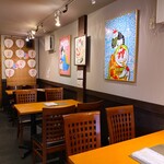 京氷菓 つらら - 店内テーブル席の様子～!!( ^o^)ﾉ