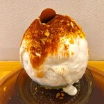 京氷菓 つらら - 氷を絡めて食べると、まず、マカデミアミルクが濃厚で甘くって美味し～い!! 上に置かれたパイ生地は、サクサクっとした軽い食感で良いアクセントになっている～!!(^o^)丿