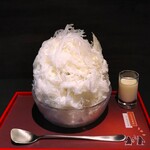 三日月氷菓店 - みるく金時の中に入っているアイスは、本来は、抹茶アイスなのだが、大好きなバニラアイスに変更してもらった～!!(^o^)丿