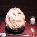 三日月氷菓店 - 氷を絡めて食べると、氷の口溶けの良さはいつも通り絶品～!! シロップには、エスプレッソコーヒーの風味、旨みが感じられ、ほんのりと甘くって美味しい～!!(^o^)丿