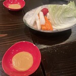 串焼きと地酒 ひらく  赤羽店 - お通しのバーニャカウダ