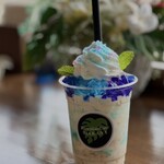 ランドリーカフェ マカナ - 初来訪の、2022年6月の紫陽花生シェイク
