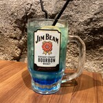 怪獣酒場 - タイラント 合体！メガトン・ハイボール（1,023円）･･･最君の名にふさわしい最強ドリンク。5大ウイスキーを「合体」させた強烈な味をメガサイズで表現。