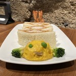 怪獣酒場 - グドンも歓喜！特製ツインテールカツサンド（1,738円）･･･「食べ方新発見！毎晩地底から新橋に通ってます」と”あの怪獣”もご満悦です。