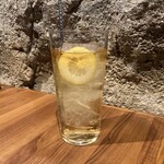 怪獣酒場 - 地球征服ハイボール 2号（715円）･･･バランスよくブレンドされたバーボン樽原酒とフルーティーな香りのハーモニー。