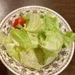 洋食 キムラ - 続けてサラダ。ドレッシングが美味しい。