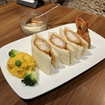 怪獣酒場 新橋蒸溜所