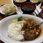 小笠原食堂 - ビーフシチューライス　食べかけですみません