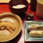 本湖月 - 食事　戻り鰹、新潟の白飯、香の物