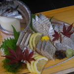 Sakana Yururi. - 世にも珍しい、太刀魚の姿造り。ボリュームも味も最高の一品です。