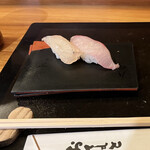 大國鮨 - 左：カンパチ　右：まとう鯛の昆布締め