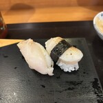 大國鮨 - 左：梅貝　右：ホタテ