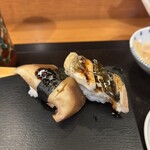 大國鮨 - 左：煮イカ　右：穴子