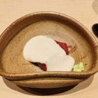 寿司つばさ - 【写真②】赤身(大間)漬け、湯葉掛け