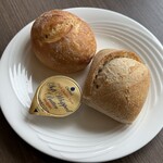 ガーデニア(ホテルマイステイズプレミア成田) - 焼き立てパンのテーブルサービス