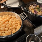 ガーデニア(ホテルマイステイズプレミア成田) - 海老フリットのチリソース添え　豚とキャベツとリンゴのプレゼ