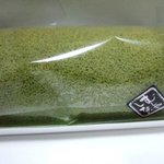 Mushiyashinai - 黒みつ餅の抹茶ロール