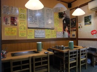 ひまわり - メニューだらけの店内