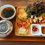 ヌンジャ食堂 - サムギョプサル定食