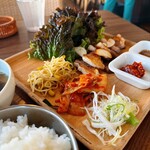 ヌンジャ食堂 - 料理写真:サムギョプサル定食　1386円