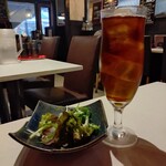 中華ダイニング 煌璃 - メルマガランチのウーロン茶と酢豚ランチのサラダ