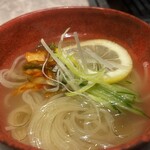 個室焼肉 牛姫 - 選べる〆で、冷麺 or 牛タンカレーの選択なんですが、 　　焼肉屋さん来たら、冷麺行かなきゃ♪