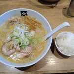 大島 - 黄金の味噌と艶が際立つお米