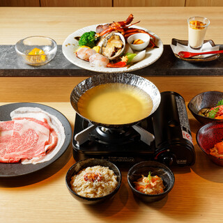伊勢海老やあわびも堪能できる〜贅沢・雲丹鍋コース〜