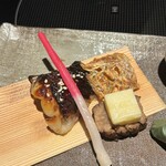 はれや別邸 - 焼き物 魚甘鯛味噌焼き、イワシ煎餅、クリームチーズ　いぶりがっこ